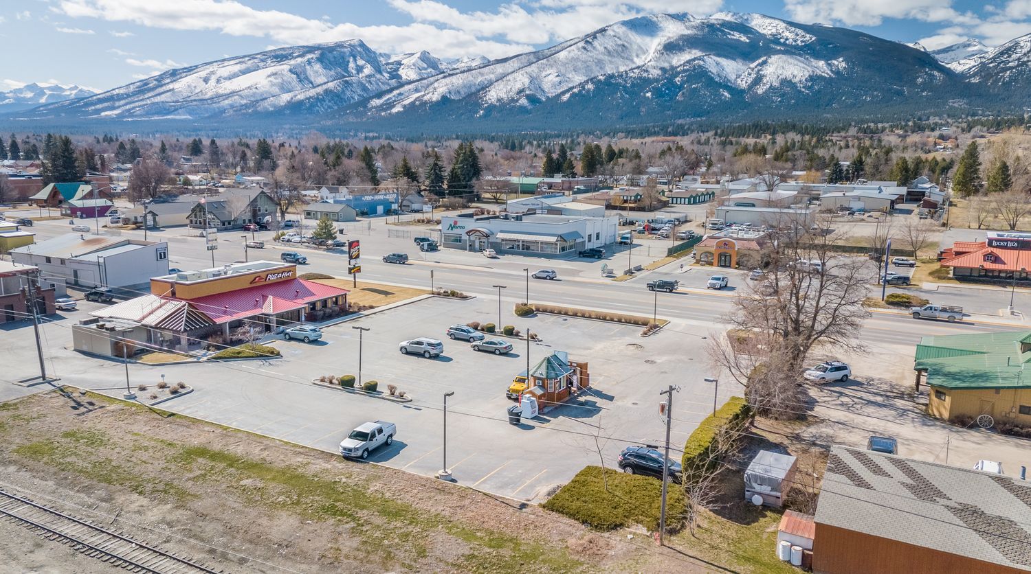 Hamilton Pizza Hut Parking Lot: 1006 N 1st St, Hamilton, MT 59840